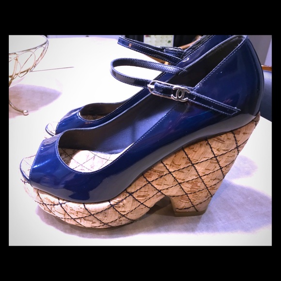 CHANEL PATENT LEATHER PLATFORM SANDALS - Picture 1 of 5